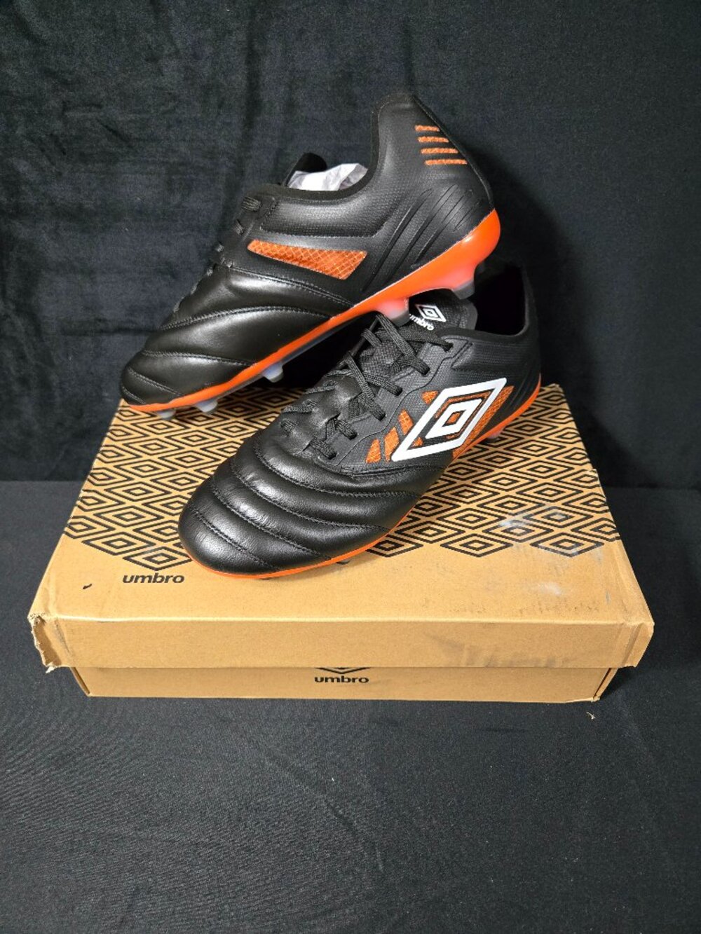 Umbro Tocco IV Pro FG Men's 11.5 Leather Soccer Cleats Black Orange NIB